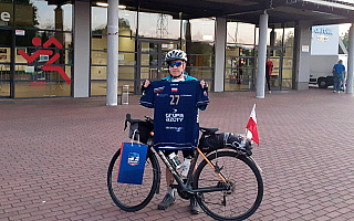 Jedzie przez Polskę rowerem i zbiera pieniądze na leczenie dzieci